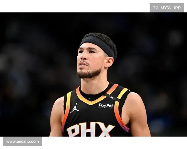 布克通过社交活动塑造个人形象与球队文化的双重影响力