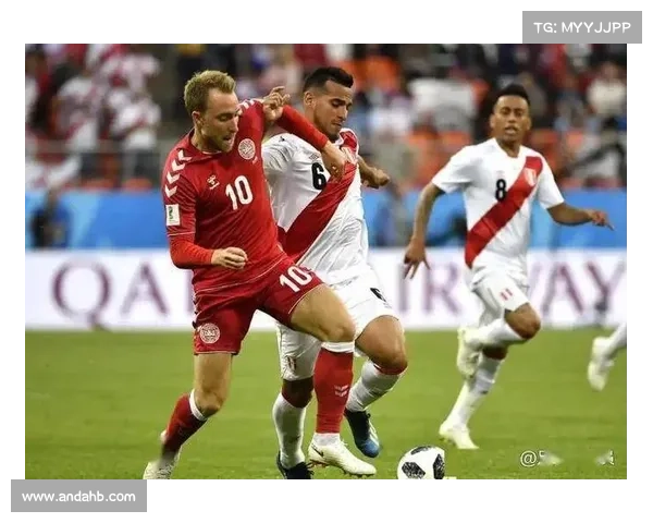 捷克队在2004年欧洲杯四分之一决赛中以3比0大胜丹麦晋级四强